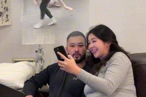 “源哥”这体型竟然要抱高高😭，真是难为大哥了!!